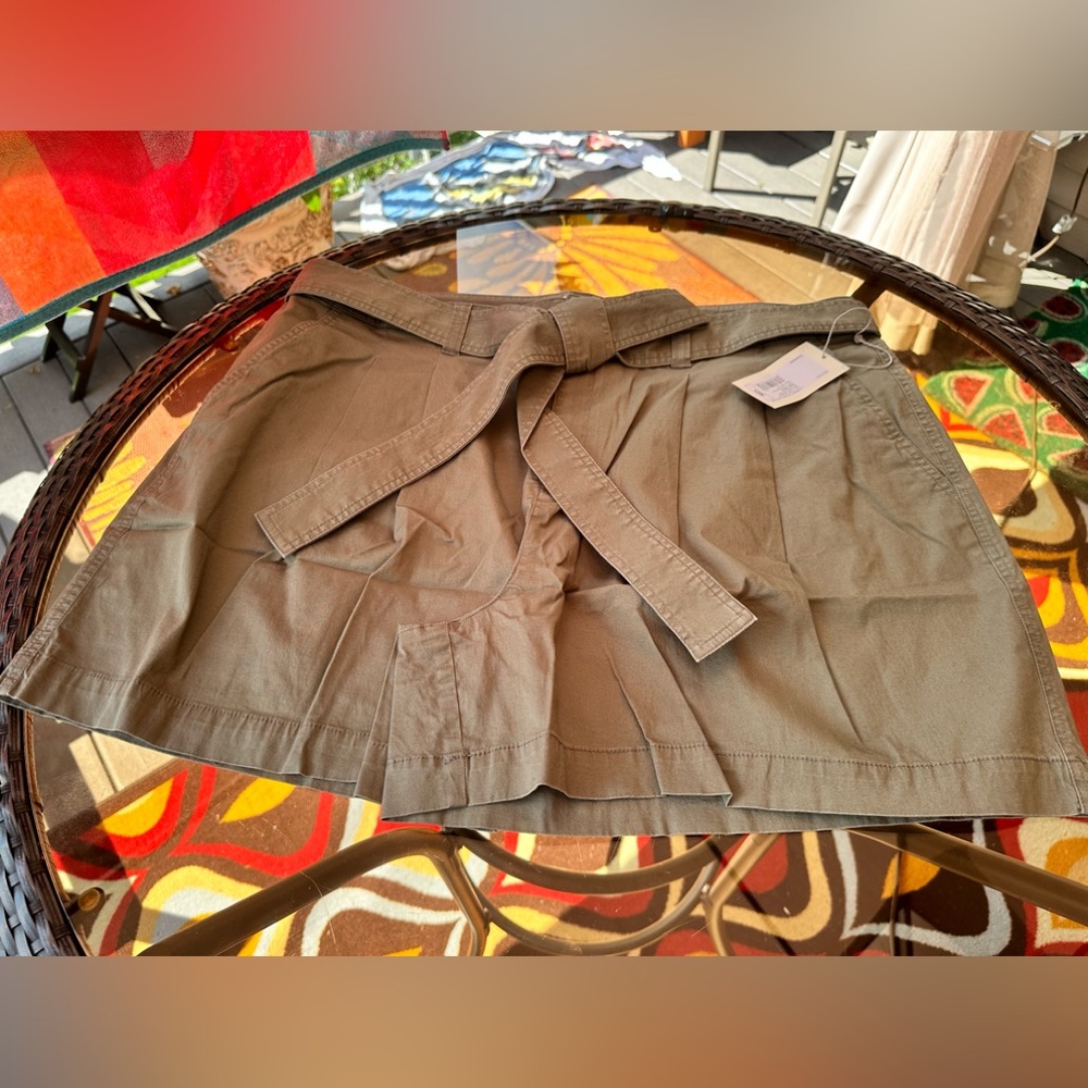 A NEW DAY NWT WOMENS OLIVE 🫒 COLORED SHORTS